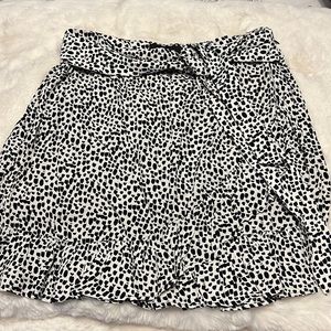 White and black express skirt